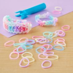 several pairs of rubber bands and scissors on a table