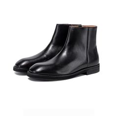 Men's ankle boots featuring a square toe and crafted from genuine leather, offering a comfortable and stylish 4cm heel. Business Chelsea Boots With Square Toe And Leather Sole, Classic Chelsea Boots With Square Toe For Winter, Classic Winter Chelsea Boots With Square Toe, Mens Ankle Boots, Genuine Leather Boots, Men's Boots, Designer Boots, Casual Everyday, Modern Man