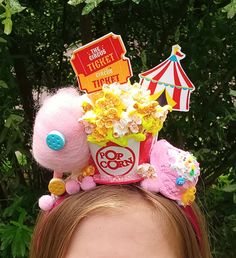 Carnival/Circus 🎪 themed Headpiece with all the trimmings! Carnival Headpiece, Circus Themed Costumes, Handmade Halloween Costumes, Diy Carnival, Halloween Circus, Presents For Boyfriend, Handmade Hair Bows, Costume Themes, Pink Cotton Candy