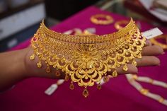 Choker Necklace Designs Gold Indian, Niqab Aesthetic, Xoxo Jewelry, Indian Dresses For Women, Unique Gold Jewelry Designs, Bride Jewelry Set, Bengali Bride, Choker Necklace Designs