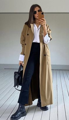 Beige Trench Coat Outfit, Spring Coat Outfit, Camel Trench Coat, Chunky Chelsea Boots, White Shirt Outfits, Shirt Dress Outfit