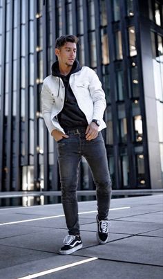 White Denim Jacket Mens, Canvas Sneakers Outfit, Nike Tech Tracksuit, White Jacket Outfit, Street Style Summer Outfits, Hoodie Outfit Men, Mens Fashion Swag, Mens Business Casual Outfits, Guy Style