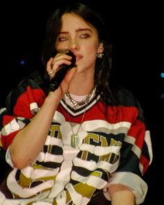 Billie Eilish Words, Billie Eilish Cute Pics, Billie Eilish 2024, Billie Eilish Hot Pics, Hot Billie Eilish, Billie Eilish Pictures, Billie Eilish Grammy, Billie Eilish Christmas, Billie Eilish Cute