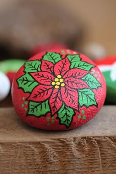 Looking for Christmas Rock Painting Ideas? Discover unique designs that will inspire craft lovers. These easy projects are perfect for spreading joy during the holiday season! Painted Pumpkins Christmas, Pebble Painting Ideas Acrylics, Christmas Stone Painting Ideas, Small Painted Rocks, Acrylic Painting Rocks, Lady Bug Painted Rocks, Shells Ideas