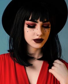 20 ideias de maquiagem para halloween para você se inspirar #makeup Witchy Makeup, Maquillage Halloween Simple, Celana Jogger Wanita, Eva Hair, Drag Make-up, Halloween Makeup Pretty, Witch Makeup, Halloween Makeup Inspiration, Halloween Makeup Easy