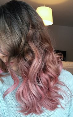 Road to grey. First stop; ash to pastel pink ombre Pastel Pink Hair Ombre, Gold Ombre Hair, Champagne Blond, Rose Gold Hair Ombre, Side Braids, Pink Ombre Hair, Video Makeup, Ombre Blond