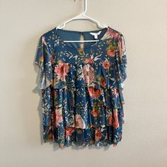 Playful Floral Layered, Tulle Top That Can Be Dressed Up Or Down With Sneakers Or Heels. Features Color: Navy Pressed Peony Crew Neck Flutter Sleeves Back Button Closure Lining Fit & Sizing Size: Xl 24" Pit To Pit 21.5" Length From Neck To Hem Fabric & Care Body 100% Polyester Mesh 95% Nylon, 5% Spandex Exclusive Of Decoration Machine Wash Gentle Cycle, Lay Flat To Dry Condition: Nwt ** 100% Authentic ** Stored In Smoke-Free Home Ships Same Or Next Business Day Casual Tiered Tops For Brunch, Blue Flowy Blouse With Ruffles, Spring Casual Tiered Blouse, Flowy Blue Blouse With Ruffles, Casual Tiered Blouse For Spring, Casual Flowy Tiered Top, Casual Tiered Tops With Floral Print, Casual Tiered Floral Print Top, Summer Tiered Floral Print Tops