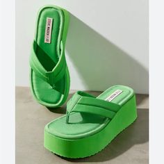 Thong Platform Wedge Trendy Toe Post Platform Slippers, Trendy Wedge Heel Flip Flops, Spring Platform Wedge Heel Flip Flops, Green Platform Sandals, Casual 90s, Green Platform, Shoes Steve Madden, Webbing Strap, Platform Wedge