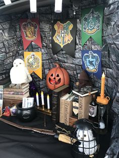 there are many harry potter decorations on display