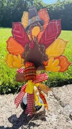 a paper turkey with a hat on it's head