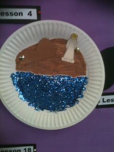 a paper plate that has some kind of thing on it with blue and brown glitters