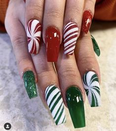 Xmas Nail Art Christmas, Holiday Nail Designs Christmas, Christmas Nails Design Holiday, Christmas Plaid Nails, Peppermint Nails, Red And Green Nails, Rockabilly Nails, Christmas Nail Designs Acrylic, Silhouette Nails