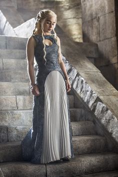 Daenerys Targaryen Outfits, Daenerys Targaryen Dress, Got Dresses, Emilia Clarke Daenerys Targaryen, Game Of Thrones Facts, Daenerys Stormborn, Game Of Throne Daenerys