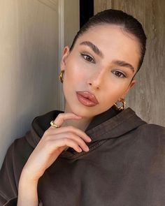 Natural Look Makeup Ideas, Business Makeup, Look Night, Makeup Brown, Minimal Makeup Look, Selfie Makeup, Minimal Makeup, Makeup Aesthetic, Creative Makeup Looks