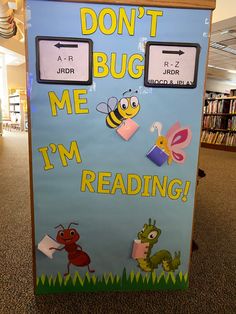 a sign that says don't bug me i'm reading