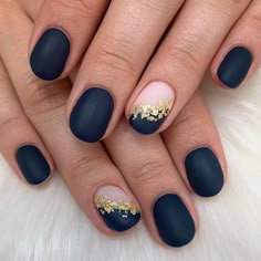 Stunning Gold Foil Nail Designs To Make Your Manicure Shine ★ Foil Nail Designs, Navy Nails, Dark Blue Nails, Navy Blue Nails, Smink Inspiration, Cute Gel Nails, Blue Nail, Colorful Nail Designs, Foil Nails