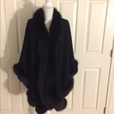 Euc Black Cashmere Fox Shawl Black Fur Shawl, Zsa Zsa, Fur Shawl, Mother Of The Bride Dresses, One Size Fits All, Mother Of The Bride, Faux Fur, Shawl, Fox