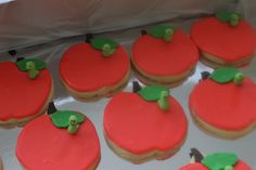 there are many decorated cookies in the shape of apples