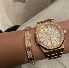 Cartier Diamond Bracelet, Gucci Watch Women, Ap Watch, Icon Jewelry, Pretty Watches, Rolex Watches Women, Aesthetic Lifestyle, Accessories Bag