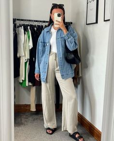 Oversized Denim Jacket Aesthetic, Long Denim Jacket Outfit, Trendy Oversized Button-up Denim Jacket, Oversized Button-up Denim Jacket For Streetwear, Trendy Zara Button-up Denim Jacket, Oversized Washed Denim Button-up Jacket, Long Denim Jacket, Jeans Pants