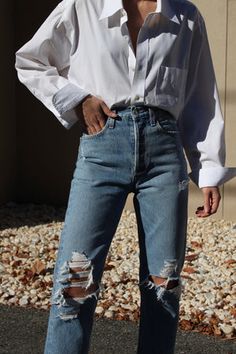 Loose Jeans Outfit, Models 90s, Jeans Outfit Women, Style Muse, Loose Fit Jeans, Loose Jeans, Body Fit, Cotton Style, Ripped Jeans