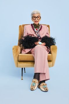 Gucci Suit, Gucci Jacket, Grandma Fashion, Old Woman, Fashion History, Style Icon