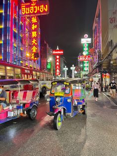 Bangkok Chinatown, Chinatown Bangkok, Gap Year Travel, Gap Year, Future Travel, Neon Lights, Life Goals