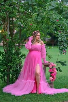 Diy Maternity Gown, Pregnancy Photography Ideas, Maternity Robes, Authoritative Parenting Style, Authoritative Parenting, Dope Fashion Outfits, Pregnant Women Fashion, Maternity Photography Poses Outdoors