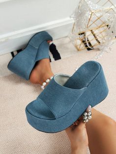 Diy Clothes And Shoes, Fashion Shoes Sandals, Shoes Outfit Fashion, Concert Outfits, Chic Shoes, Womens Summer Shoes, Hype Shoes