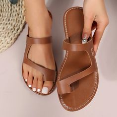 Olivia Mark - Elegant Round-toe Flat Sandals: Retro Beach Slides for Stylish Outdoor Wear Women Flat Sandals, Roman Sandals, Flat Slipper, Summer Flats, Comfy Shoes, Slides Shoes, Slipper Shoes, Womens Sandals Flat, Brown Sandals