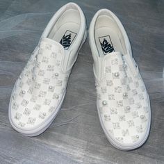 Let's keep it comfy on your wedding day! These pearls on a checkered print Vans shoe are perfect for your big day! Pearl Vans, Vans Wedding, Vans Shoe, Clarksville Tn, Checkered Print, Womens Wedding Shoes, On Your Wedding Day, Vans Shoes, Wedding Shoes