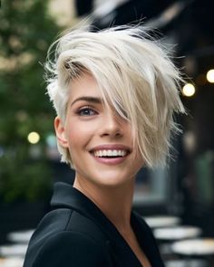 Short Hair Model, Short Hair Trends, Super Short Hair, Cut Top, Hair Trends