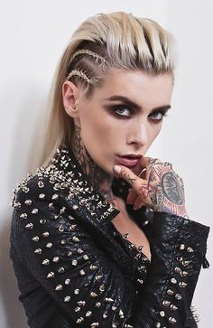 Side Braids Punk Braids, Punk Rock Hair, Rock Makeup, Rocker Hair, Dutch Braid Hairstyles, Rock Hairstyles, Temporary Hair Color