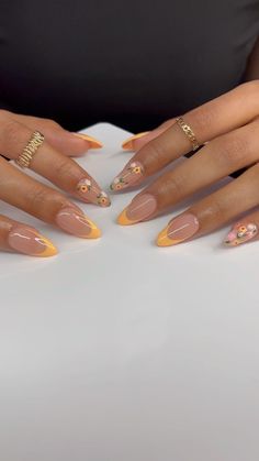 Almond Acrylic Nails Designs, Almond Acrylic Nails, Acrylic Nails Coffin Short, Yellow Nails, Nail Art Ideas, Dream Nails, Fire Nails, Pretty Acrylic Nails, Chic Nails