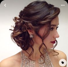 Nice Hair, Bride Hair, Penteado Cabelo Curto, Wedding Fashion, Sweet Sixteen, Bride Hairstyles, Chicken Burgers, Quince, Up Hairstyles