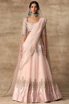 Blouse With Lehenga, Brocade Lehenga, Ridhi Mehra, Lehenga Dupatta, Raw Silk Lehenga, Organza Lehenga, Signature Styles, Embroidered Crop Tops, Pink Lehenga