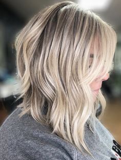 Lob With Bangs 2023, Graduated Bob Haircuts Long, Graduated Lob Haircut, Long Lob With Layers, Blonde Lob With Shadow Root, Ghost Layers Haircut Short, Angled Lob With Curtain Bangs, Layered Lob Hairstyles 2022, 2023 Lob Haircuts