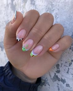 If you’re looking for short Disney nail designs with your favorite Toy Story characters or others, these French tip nails will not disappoint! Simple Disney Nails, Starfish Nails, Toy Story Nails, Disneyland Nails, Disney Nail Designs, Disney Inspired Nails, Disney Acrylic Nails, Mickey Nails, Nail Art Disney