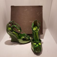 Bottega Veneta Color Metallic Verde Sz 40 Fits Small Leather Made In Italy Floor Model.. Shows Sign Of Wear , From Trying On.. No Wear On Bottom If Shoe Comes With Box Lid Is Taped Together.. Beautiful Shoe Open To Serious Inquires Only Modern Fitted Green Heels, Bottega Veneta Green, Bottega Veneta Shoes, Box With Lid, Beautiful Shoes, Bottega Veneta, Shoes Women Heels, Shoes Heels, In Italy