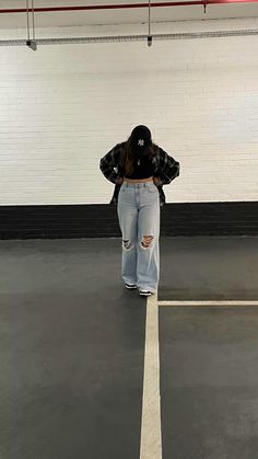 Chubby Fashion Outfits Casual, Wide Leg Jeans Outfit Plus Size, Edgy Outfits Plus Size, Chubby Aesthetic Outfit, Curvy Style Outfits, Chubby Outfit Ideas, Plus Size Aesthetic Outfits, Chubby Girl Fashion, College Outfits Aesthetic