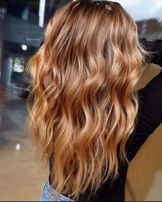 Blond Balayage, Beautiful Haircuts, Caramel Hair, Honey Blonde Hair, Honey Hair, Hair Color Highlights, Brown Blonde Hair, Travel Places