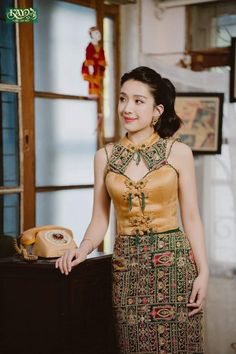 Myanmar Outfit, Myanmar Fashion, Traditional Dresses Designs, Women Blouses Fashion