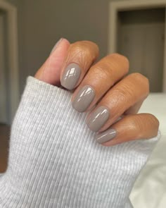 Fall Nails 2023 Neutral, Neutral Nails Gray, Stone Color Nails, Winter 24 Nails, Fall Simple Nails Short, Gray Nails Gel, Fall Green Nail Colors, Grey Brown Nails, Taupe Nails With Glitter