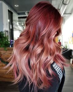 Fun Red Hair Color Ideas, Fall/winter Hair, Dark Peach Hair, Vodka Cranberry, Hair Craft, Hair Color Shades, Hair Locks, Hair Color Highlights, Rose Gold Hair