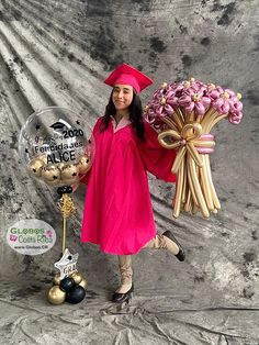 Graduation Balloon Arrangement, Graduation Photography Poses, College Graduation Parties, Balloon Arrangements, Senior Gifts, Graduation Photography