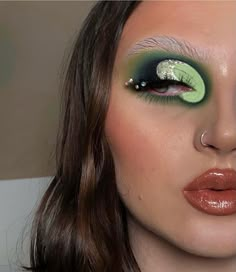 Green Makeup Looks Creative, Graphic Makeup, Face Art Makeup, Edgy Makeup, Makeup Eye Looks