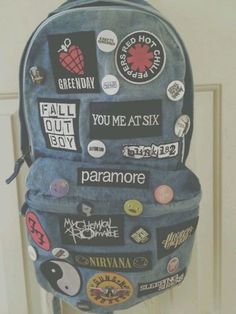 Grunge Backpack, Patch Blouse, Pop Punk Fashion, Bag Patches, Denim Backpack, Pastel Outfit, I'm With The Band, Emo Bands, Grunge Goth