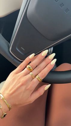 European Nails, Expensive Nails, Popular Nail Trends, Chrome Summer Nails, Summer Chrome Nails, Light Blue Chrome, Chrome Manicure, Blue Chrome Nails, White Chrome Nails