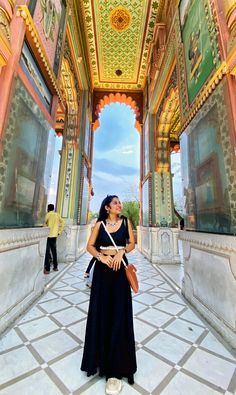 #jaipur #jaipurdiaries Indian Architecture, Jaipur Rajasthan, Udaipur, Indian Outfit, Skirt Outfit, Wedding Guest Outfit, Black Outfit, Skirt Outfits, Indian Dresses