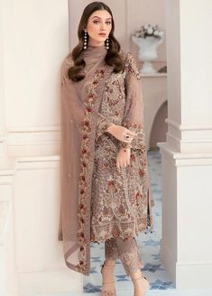 Pakistani Boutique, Eid Outfit, Chiffon Sleeves, Iranian Women Fashion, Chiffon Collection, Embroidered Organza